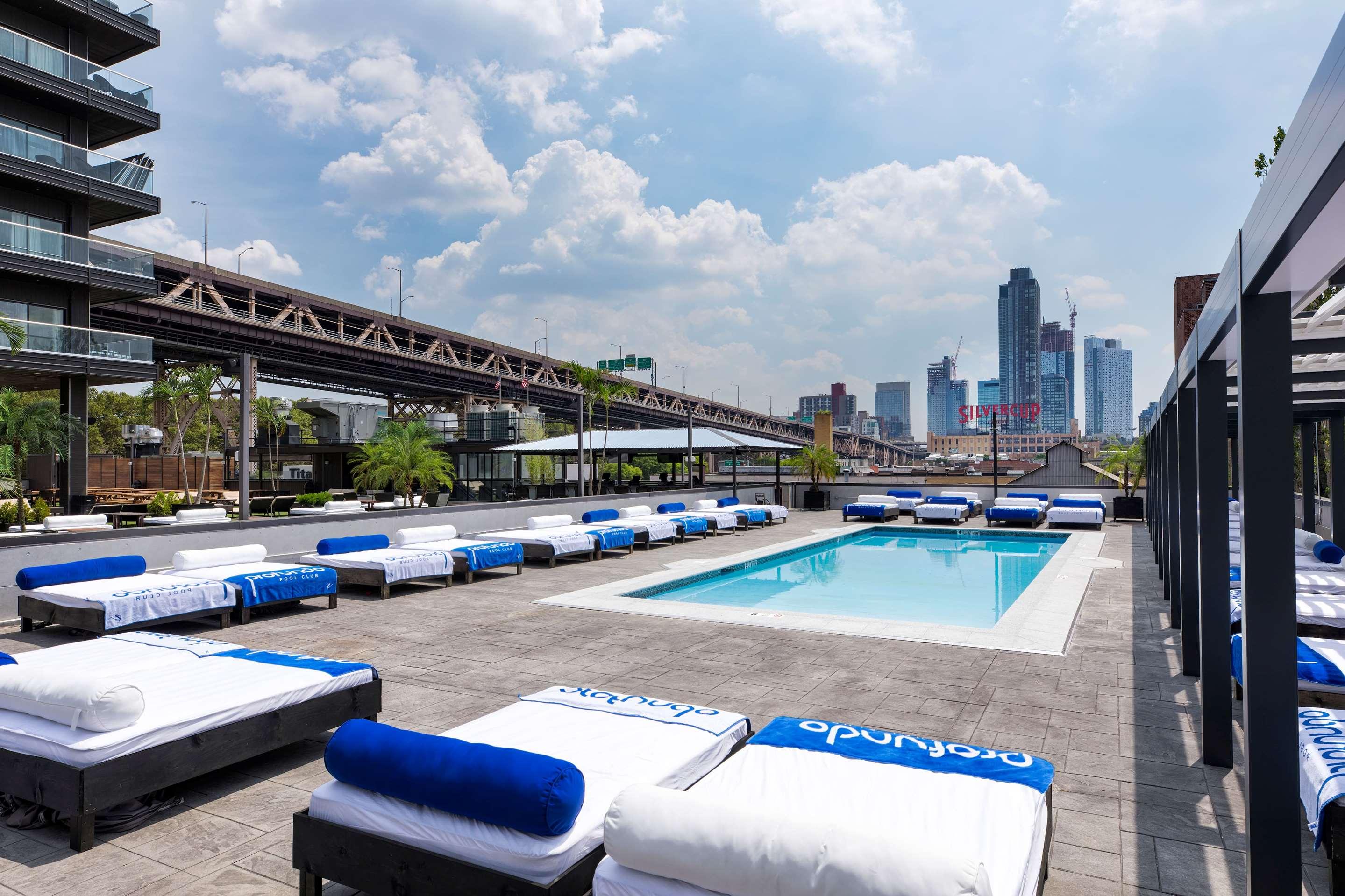 Profundo Day Club Queens