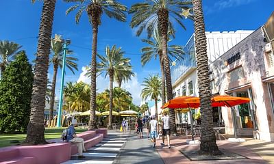 What are the best attractions to visit in Miami Beach?